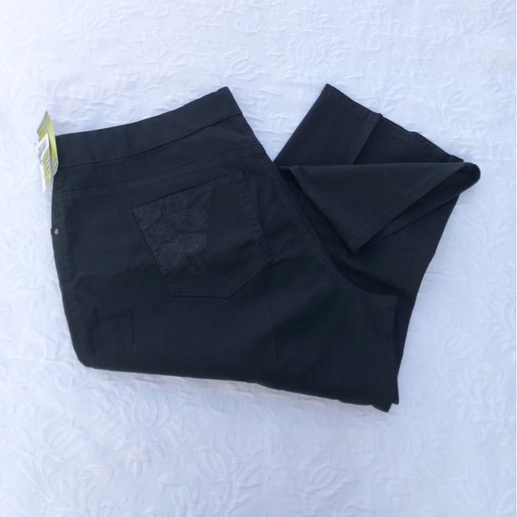 Lee StyleUp Natural Fit Embroidery Jean Capri size 24W Med NWT - Picture 12 of 15